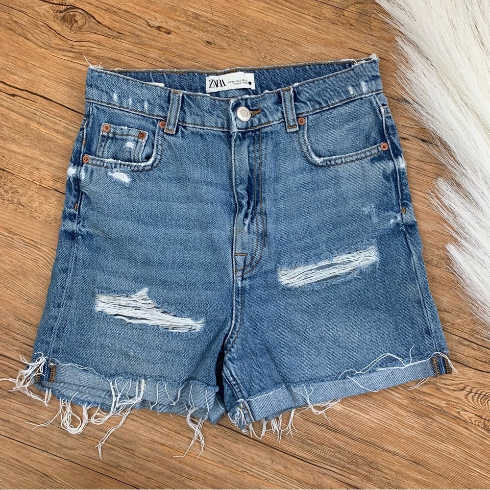 ZARA ’90s Bermuda Denim Shorts – Light Wash, Size 2